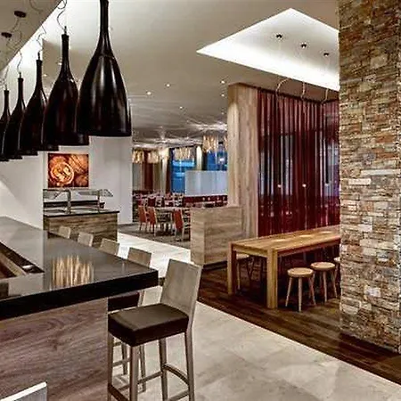 Ξενοδοχείο Hilton Garden 4*