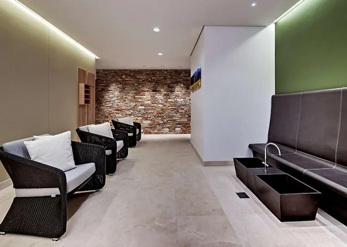 Hilton Garden Hotel 4*