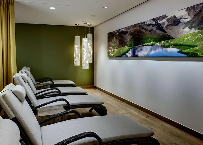 Отель Hilton Garden